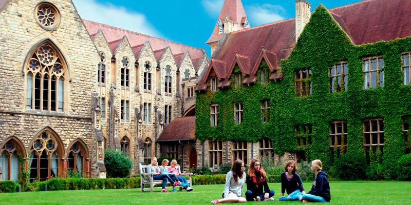 Curso de inglés para jóvenes en Cheltenham, Inglaterra